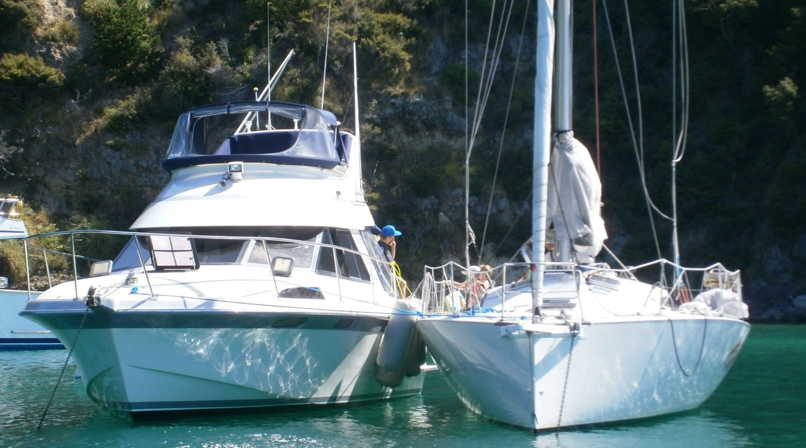 Summer cruising raft up with Hauraki Inflatable Fenders. How to raft up boats correctly.